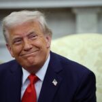 kathy-hochul-tries-to-own-trump-on-sports-fandom,-faceplants