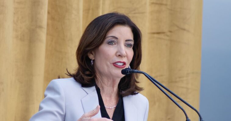 watch:-kathy-hochul’s-attempt-to-bash-trump’s-ny-knicks-fandom-backfires-when-she-makes-humiliating-blunder