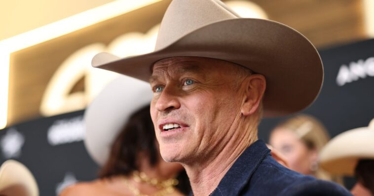 veteran-tv-star-says-hollywood-turned-on-him-for-protecting-his-marriage