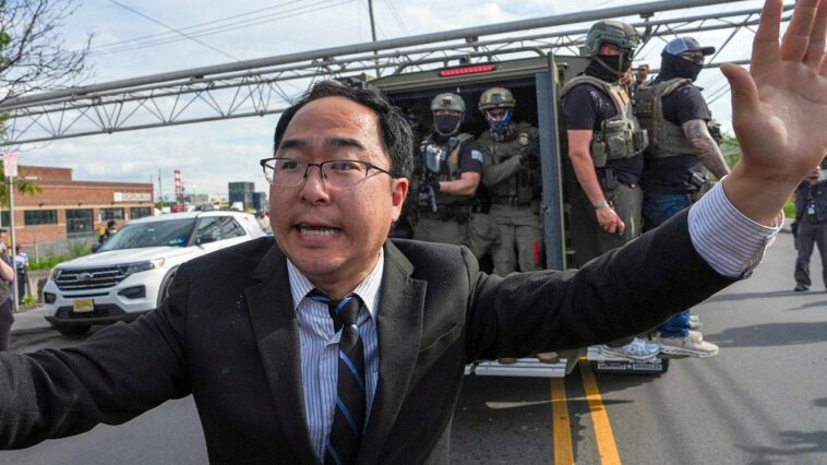 new-jersey-senator-dares-dhs-to-pepper-spray-him-again-as-mullin-slams-‘political-theater’