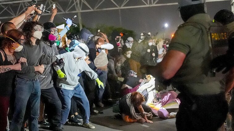 watch:-police-absent-from-delaney-hall-chaos-as-agitators-block-ice-vehicles-and-agents-use-pepper-spray