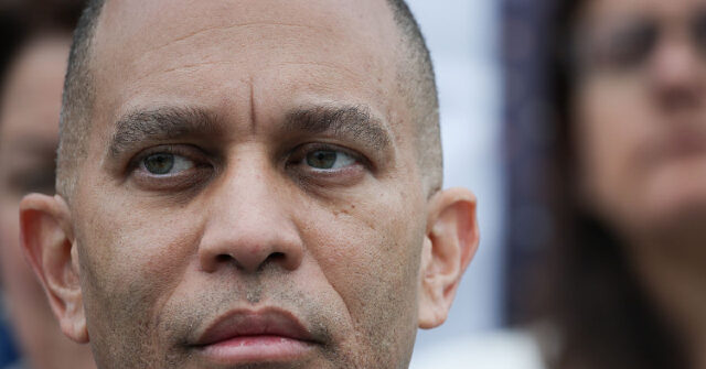 hakeem-jeffries-mocked-for-posting-‘bizarre’-facetuned-image-of-himself-in-knicks-hat