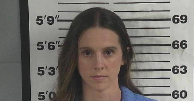 alabama:-former-high-school-coach-accused-of-sex-with-student-wants-32-charges-against-her-dropped