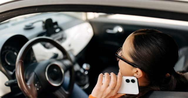 watch:-one-handed-florida-woman-accused-of-holding-cellphone-while-driving
