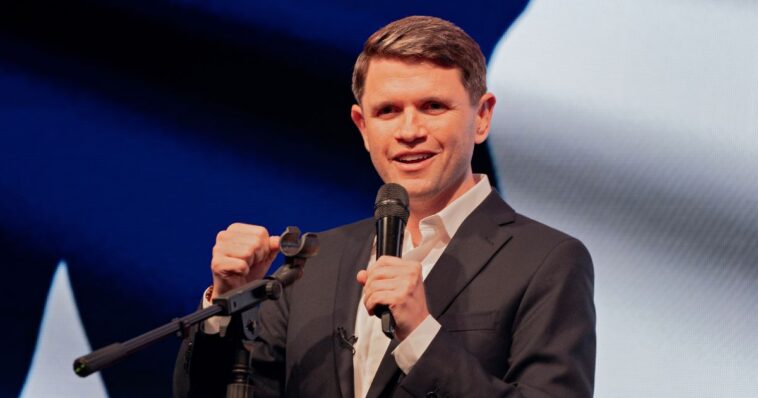 talarico-exposed-as-massive-hypocrite-after-people-notice-problem-with-‘manly’-pic-he-posted