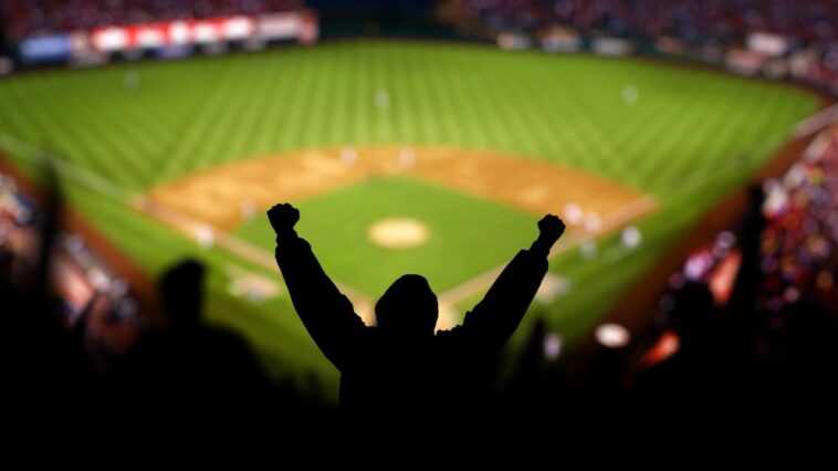 diamondbacks-fans-catch-same-player’s-home-run-on-back-to-back-nights-after-showing-up-on-the-wrong-date