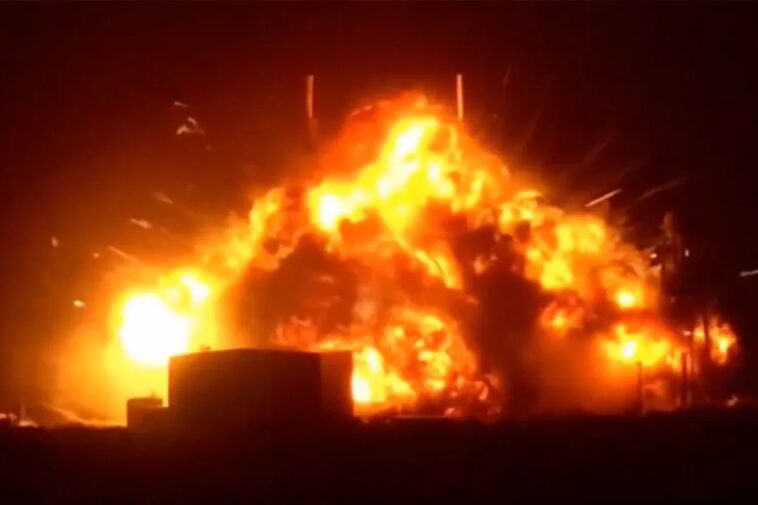 blue-origin-new-glenn-rocket-explodes-into-massive-fireball-during-‘hotfire-test’-in-florida