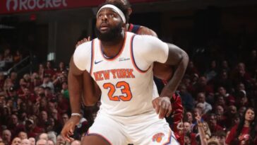 mitchell-robinson-plans-to-play-in-game-1-of-nba-finals-after-undergoing-surgery-on-broken-pinky-in-knicks-boost