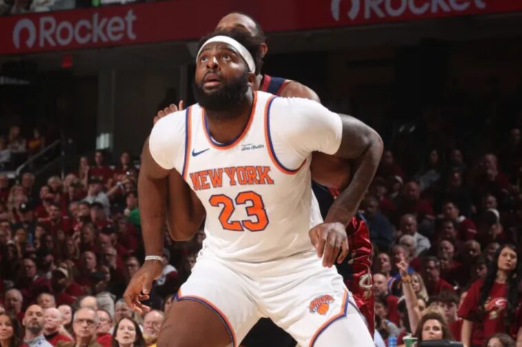 mitchell-robinson-plans-to-play-in-game-1-of-nba-finals-after-undergoing-surgery-on-broken-pinky-in-knicks-boost