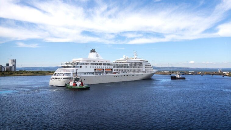 cruise-ship-battles-rough-pacific-seas-to-save-injured,-stranded-sailor