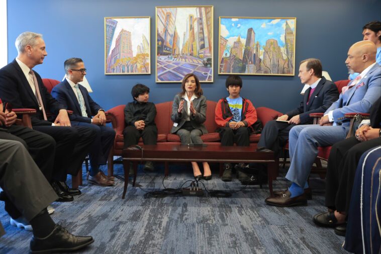 hochul-puts-on-bizarre-show-pretending-to-ink-radical-bill-for-sanctuary-legislation-she-already-signed