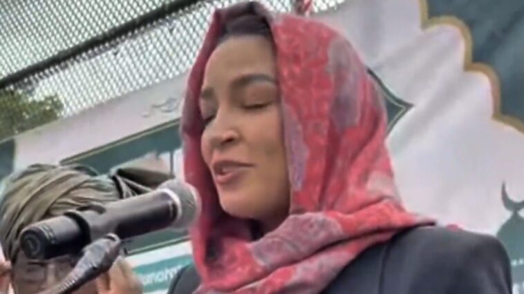 watch-how-a-hijab-wearing-aoc-is-treated-by-a-muslim-male-audience-as-she-tries-pandering-to-them-during-eid-celebration-in-new-york-city