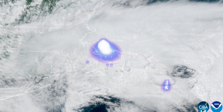 meteorologist-weighs-in-after-mysterious-‘double-boom’-sparks-panic-in-massachusetts-(video)
