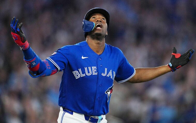 blue-jays-outfielder-jesus-sanchez-leaves-game-after-appearing-to-be-hit-by-ball-thrown-from-stands