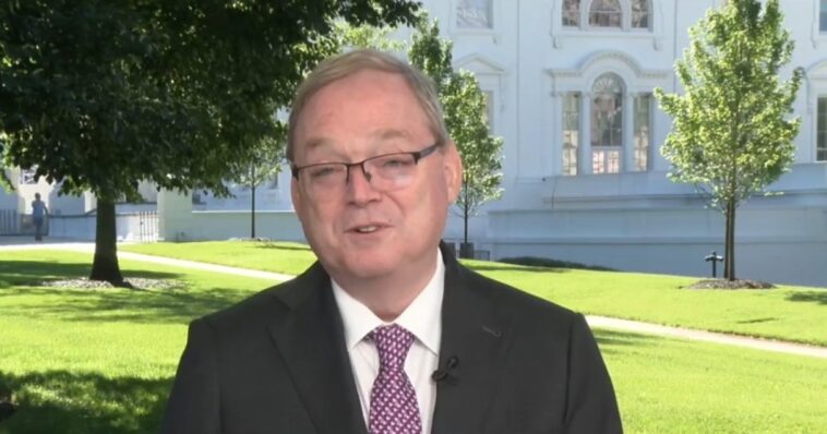 kevin-hassett-defends-president-trump’s-record-on-the-economy,-“incomes,-real-incomes-are-soaring”-–-(video)