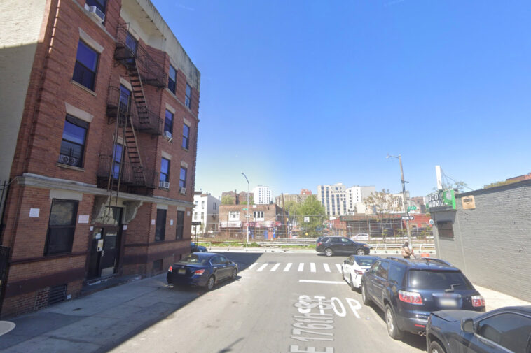two-teens-stabbed-during-nyc-robbery-attempt