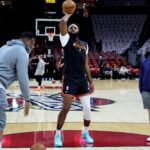 mitchell-robinson-takes-part-in-knicks’-practice-as-game-1-status-remains-uncertain-with-broken-pinky