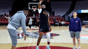 mitchell-robinson-takes-part-in-knicks’-practice-as-game-1-status-remains-uncertain-with-broken-pinky