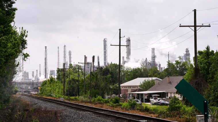 trump’s-energy-initiatives-may-finally-extract-america-from-mideast-chaos