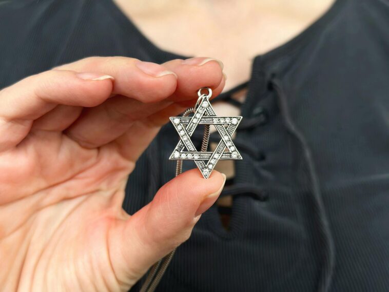 lesbian-couple-kicked-out-of-lgbtq-spa-over-star-of-david-pendant