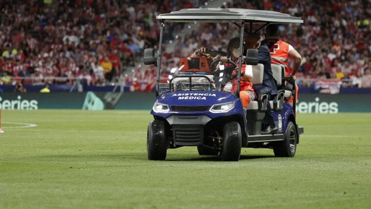 medical-cart-carrying-injured-soccer-player-runs-into-teammate-in-insane-scene-in-ecuadorian-league