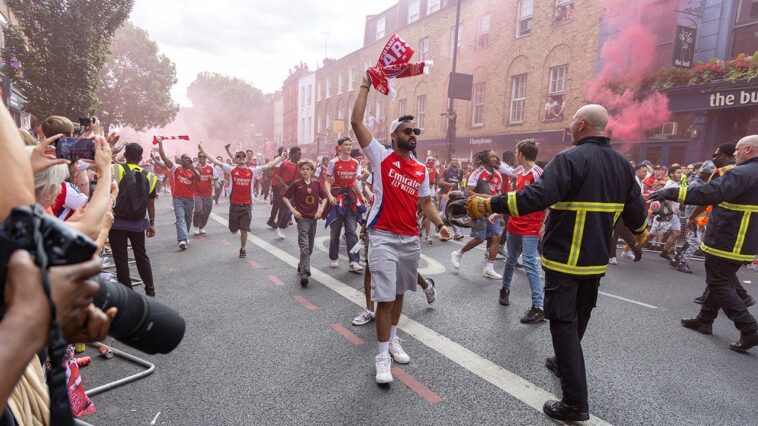 six-people-stabbed-in-london-during-arsenal’s-premier-league-title-parade-as-24-arrested