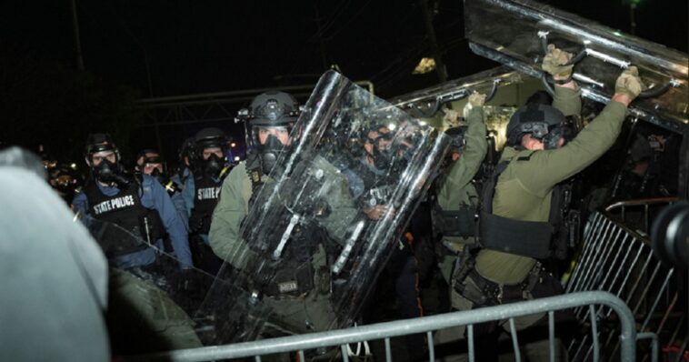 priceless-video:-living-wall-of-riot-cops-opens,-pulls-in-unsuspecting-anti-ice-punk,-closes-like-he-was-never-there
