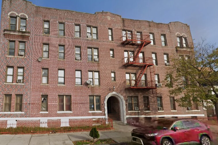 shocked-nyc-tenant-fatally-stabs-violent-ex-con-burglar-with-own-knife-in-struggle-to-disarm-him:-sources,-report