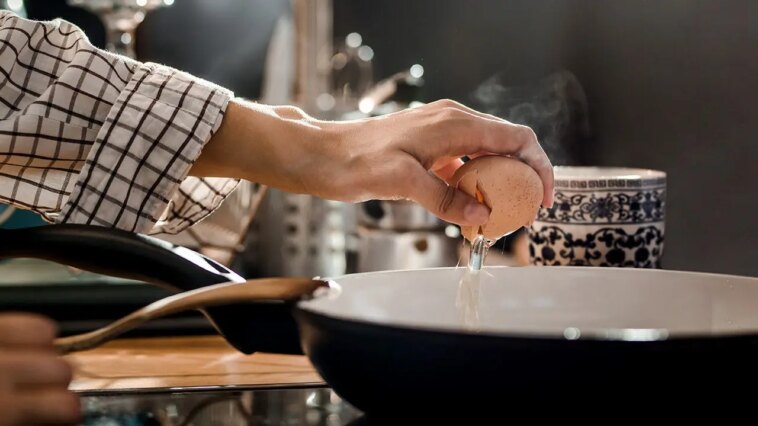 if-you-cracked-an-egg-by-accident,-is-it-still-safe-to-eat?-experts-weigh-in