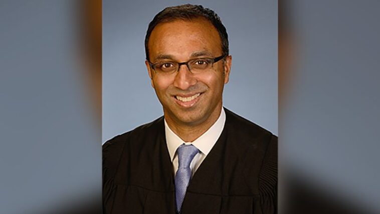 judge-mehta-overreaches-(again):-steps-into-the-role-of-prosecutor,-demanding-doj-provide-him-“reasons-and-underlying-factual-basis”-to-justify-oath-keepers-motion-to-dismiss