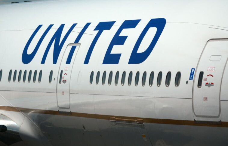 teen-‘prank’-triggers-united-airlines-emergency-landing