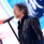 watch:-fans-boo,-walk-out-on-black-crowes-mid-concert-after-singer-chris-robinson-mocks-florida-crowd’s-‘usa’-chant