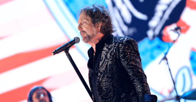 watch:-fans-boo,-walk-out-on-black-crowes-mid-concert-after-singer-chris-robinson-mocks-florida-crowd’s-‘usa’-chant
