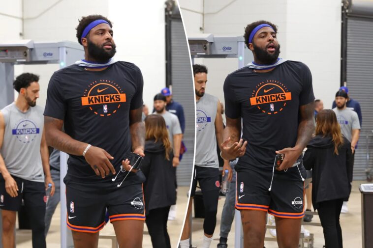 first-look-at-mitchell-robinson’s-broken-left-pinky-as-knicks-drama-swirls-on-eve-of-nba-finals
