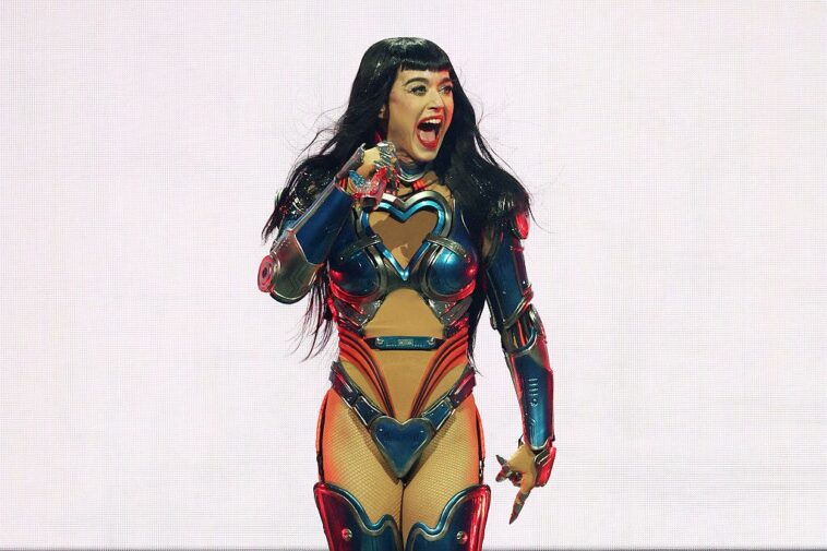 katy-perry’s-‘gaylien’-will-make-you-wish-you-weren’t-on-planet-earth