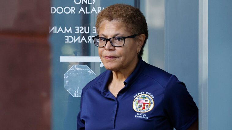 los-angeles-mayor-karen-bass-silent-as-kathy-griffin-accuses-lapd-of-white-nationalism