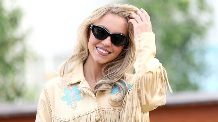sydney-sweeney-defends-‘euphoria’-nude-scenes,-luke-bryan-is-dragged-for-new-song-&-emma-slater-takes-a-spill