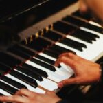 watch-—-student-rescues-la-la-land-composer’s-concert-when-pianist-falls-ill:-‘i-was-impressed’
