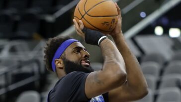 mitchell-robinson-practices,-listed-as-questionable-for-game-1-of-nba-finals