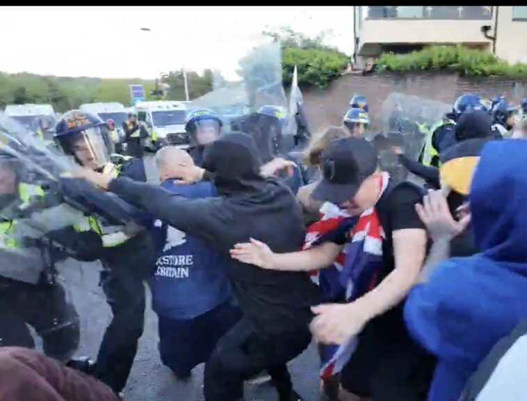 massive-rally-held-outside-police-station-after-henry-nowak’s-murder-–-tommy-robinson-addresses-crowd-–-furious-brits-clash-with-cops-(video)