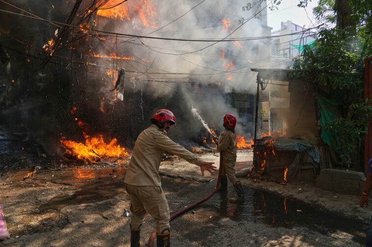 at-least-21-people-killed-after-fire-sweeps-through-new-delhi-building