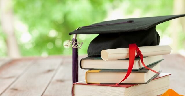 valedictorian-pulled-off-the-stage-at-north-carolina-graduation-after-ranting-about-ice,-palestine