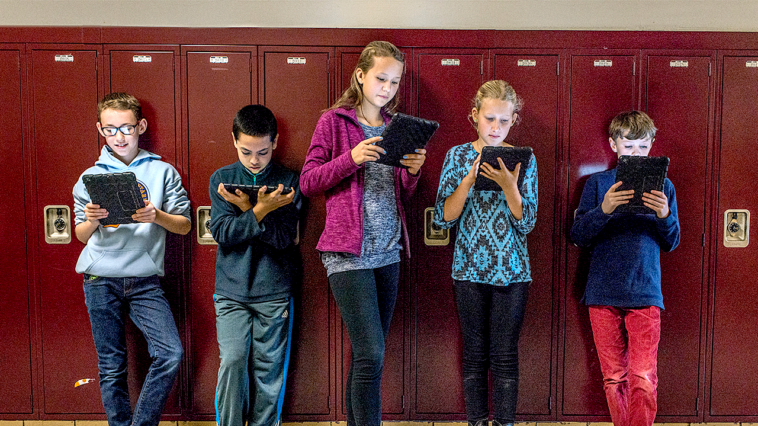 fcc-launches-sweeping-review-of-$3b-school-internet-subsidy-program-over-screen-time-concerns