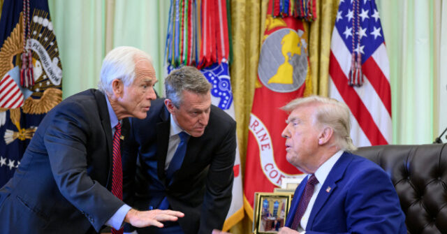 trump-signs-eos-bolstering-customs-enforcement,-federal-workforce-accountability