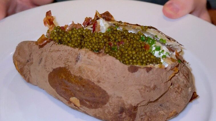 martha-stewart’s-$97-baked-potato-is-so-good-one-diner-at-her-restaurant-ordered-it-twice