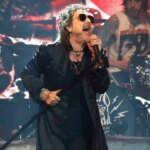 black-crowes-frontman-chris-robinson’s-past-controversial-remarks-resurface-after-halting-patriotic-chant