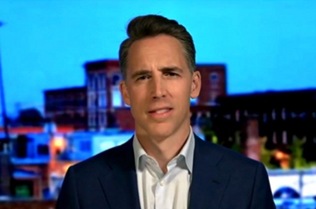 disgusting!-missouri-senator-josh-hawley-gavels-in-pro-forma-session-to-block-trump-from-making-recess-appointments