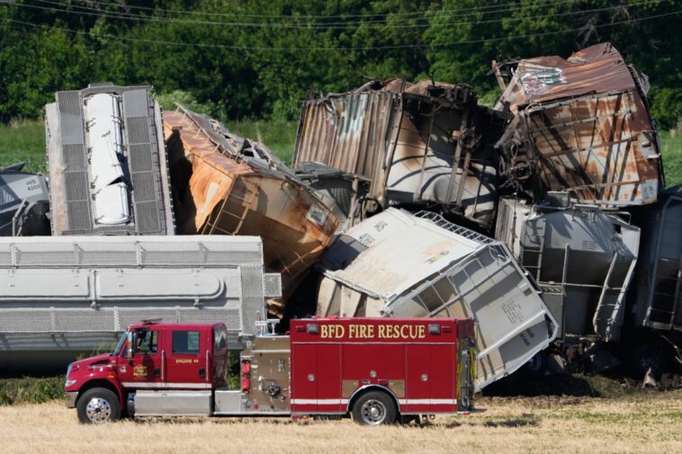 one-dead-in-iowa-after-train-crashes-into-semi-truck