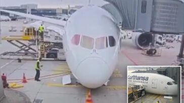 us-bound-787-dreamliner-collapses-at-airport-gate,-injuring-several-crew