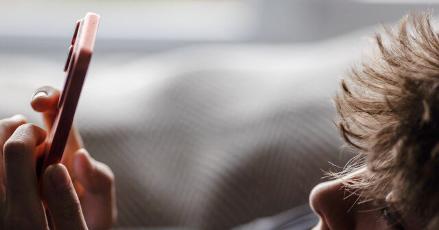 fcc’s-brendan-carr-seeks-comment-on-how-to-protect-children-from-excessive-screen-time